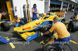30.05.2004 Estoril, Portugal, Sunday 30 May 2004, Pitstop practice of Fausto Ippoliti, ITA, Draco Racing Jr. team - SUPERFUND EURO 3000 Championship Rd 2, Estoril, Portugal, PRT - SUPERFUND COPYRIGHT FREE editorial use only