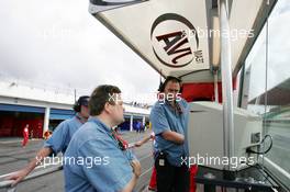 30.05.2004 Estoril, Portugal, Sunday 30 May 2004, Pitwall stand of the John Village Automotive team - SUPERFUND EURO 3000 Championship Rd 2, Estoril, Portugal, PRT - SUPERFUND COPYRIGHT FREE editorial use only