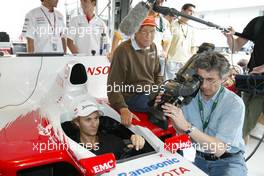 06.06.2004 Jerez, Spain, Sunday 06 June 2004, Niki Lauda watches his son Mathias Lauda, AUT, Euro 3000 Traini Racing playing on a Toyota F1 simulator - SUPERFUND EURO 3000 Championship Rd 3, Jerez, Spain, ESP - SUPERFUND COPYRIGHT FREE editorial use only