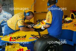 17.07.2004 Spa, Belgium, Saturday 17 July 2004, A few last minute changes are made to Nicky Pastorelli, NED, Draco Racing Jr. Team car - SUPERFUND EURO 3000 Championship Rd 5, Spa Francorchamps, Belgium, BEL - SUPERFUND COPYRIGHT FREE editorial use only