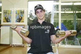 17.07.2004 Spa, Belgium, Saturday 17 July 2004, Maxime Hodencq, BEL, GP Racing works out in the gym - Driver Feature SUPERFUND EURO 3000 Championship Rd 5, Spa Francorchamps, Belgium, BEL - SUPERFUND COPYRIGHT FREE editorial use only