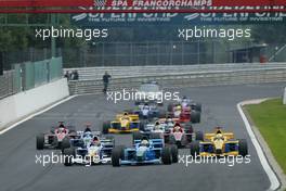 18.07.2004 Spa, Belgium, Sunday 18 July 2004, The Start of the race and Nicky Pastorelli, NED, Draco Racing Jr. Team gets past Norbert Siedler, AUT, ADM Motorsport - SUPERFUND EURO 3000 Championship Rd 5, Spa Francorchamps, Belgium, BEL - SUPERFUND COPYRIGHT FREE editorial use only