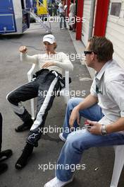 18.07.2004 Spa, Belgium, Sunday 18 July 2004, Mathias Lauda, AUT, Euro 3000 Traini Racing relaxes before the race - SUPERFUND EURO 3000 Championship Rd 5, Spa Francorchamps, Belgium, BEL - SUPERFUND COPYRIGHT FREE editorial use only