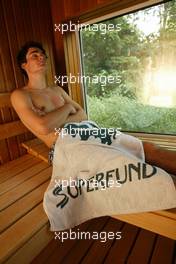 18.07.2004 Spa, Belgium, Sunday 18 July 2004, Maxime Hodencq, BEL, GP Racing relaxes in the Sauna - SUPERFUND EURO 3000 Championship Rd 5, Spa Francorchamps, Belgium, BEL - SUPERFUND COPYRIGHT FREE editorial use only