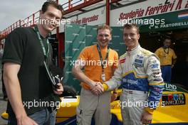 18.07.2004 Spa, Belgium, Sunday 18 July 2004, Nicky Pastorelli, NED, Draco Racing Jr. Team with a competition winner from F1Racing.net - SUPERFUND EURO 3000 Championship Rd 5, Spa Francorchamps, Belgium, BEL - SUPERFUND COPYRIGHT FREE editorial use only