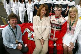 19.09.2004 Zolder, Belgium, Sunday,  18 September 2004, Alex Lloyd, GBR, John Village Automotive wins man of the race for the second time, pictured with his Mum and Dad and girlfriend - SUPERFUND EURO 3000 Championship Rd 8, Zolder, Belgium, BEL - SUPERFUND COPYRIGHT FREE editorial use only