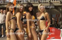 03.03.2004 Melbourne, Australia, F1, Wednesday, March, Brunotti's Australian Beach Party at St. Kilda Beach, Brunotti girls pose with the BAR006. Formula 1 World Championship, Rd 1, Australian Grand Prix. www.xpb.cc, EMail: info@xpb.cc - copy of publication required for printed pictures. Every used picture is fee-liable. c Copyright: xpb.cc