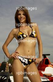 03.03.2004 Melbourne, Australia, F1, Wednesday, March, Brunotti's Australian Beach Party at St. Kilda Beach, A girl from Brunotti poses with the BAR006. Formula 1 World Championship, Rd 1, Australian Grand Prix. www.xpb.cc, EMail: info@xpb.cc - copy of publication required for printed pictures. Every used picture is fee-liable. c Copyright: xpb.cc