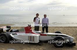 03.03.2004 Melbourne, Australia, F1, Wednesday, March, Brunotti's Australian Beach Party at St. Kilda Beach, Jenson Button, GBR, BAR Honda and David R ichards, GBR, BAR, Teamchief, Team Principal, with the BAR006. Formula 1 World Championship, Rd 1, Australian Grand Prix. www.xpb.cc, EMail: info@xpb.cc - copy of publication required for printed pictures. Every used picture is fee-liable. c Copyright: xpb.cc