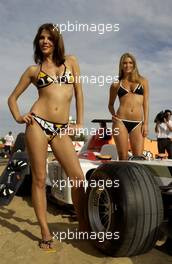 03.03.2004 Melbourne, Australia, F1, Wednesday, March, Brunotti's Australian Beach Party at St. Kilda Beach, Two girl's from Brunotti pose with the BAR006. Formula 1 World Championship, Rd 1, Australian Grand Prix. www.xpb.cc, EMail: info@xpb.cc - copy of publication required for printed pictures. Every used picture is fee-liable. c Copyright: xpb.cc