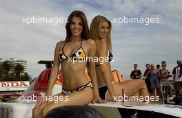 03.03.2004 Melbourne, Australia, F1, Wednesday, March, Brunotti's Australian Beach Party at St. Kilda Beach, A couple of Brunotti girls pose with the BAR006 on the Beach. Formula 1 World Championship, Rd 1, Australian Grand Prix. www.xpb.cc, EMail: info@xpb.cc - copy of publication required for printed pictures. Every used picture is fee-liable. c Copyright: xpb.cc