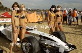 03.03.2004 Melbourne, Australia, F1, Wednesday, March, Brunotti's Australian Beach Party at St. Kilda Beach, Brunotti Girls pose with the BAR006. Formula 1 World Championship, Rd 1, Australian Grand Prix. www.xpb.cc, EMail: info@xpb.cc - copy of publication required for printed pictures. Every used picture is fee-liable. c Copyright: xpb.cc