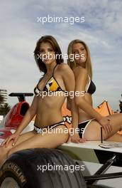 03.03.2004 Melbourne, Australia, F1, Wednesday, March, Brunotti's Australian Beach Party at St. Kilda Beach, Two girl's from Brunotti pose with the BAR006. Formula 1 World Championship, Rd 1, Australian Grand Prix. www.xpb.cc, EMail: info@xpb.cc - copy of publication required for printed pictures. Every used picture is fee-liable. c Copyright: xpb.cc
