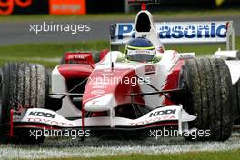 05.03.2004 Melbourne, Australia, F1, Friday, March, Practice, Cristiano da Matta, BRA, Panasonic Toyota Racing, TF104, Action, Track drives onto the grass.. Formula 1 World Championship, Rd 1, Australian Grand Prix. www.xpb.cc, EMail: info@xpb.cc - copy of publication required for printed pictures. Every used picture is fee-liable.  c Copyright: photo4 / xpb.cc - LEGAL NOTICE: THIS PICTURE IS NOT FOR ITALY  AND GREECE  PRINT USE, KEINE PRINT BILDNUTZUNG IN ITALIEN  UND  GRIECHENLAND!