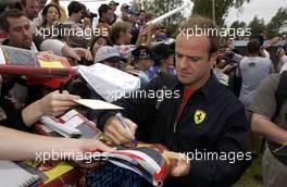 05.03.2004 Melbourne, Australia, F1, Friday, March, Rubens Barrichello, BRA, Ferrari signs a few autographs. Formula 1 World Championship, Rd 1, Australian Grand Prix. www.xpb.cc, EMail: info@xpb.cc - copy of publication required for printed pictures. Every used picture is fee-liable. c Copyright: xpb.cc