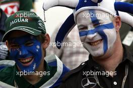 05.03.2004 Melbourne, Australia, F1, Friday, March, A couple of race fans. Formula 1 World Championship, Rd 1, Australian Grand Prix. www.xpb.cc, EMail: info@xpb.cc - copy of publication required for printed pictures. Every used picture is fee-liable. c Copyright: xpb.cc