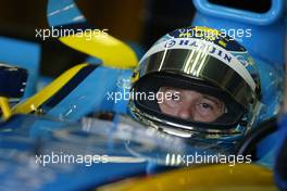 05.03.2004 Melbourne, Australia, F1, Friday, March, Jarno Trulli, ITA, Mild Seven Renault F1 Team, R24, Pitlane, Box, Garage, Practice, Formula 1 World Championship, Rd 1, Australian Grand Prix. www.xpb.cc, EMail: info@xpb.cc - copy of publication required for printed pictures. Every used picture is fee-liable. c Copyright: xpb.cc