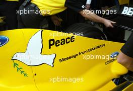 05.03.2004 Melbourne, Australia, F1, Friday, March, Sticker at JORDAN, PIECE - Message from Bahrain, Practice, Formula 1 World Championship, Rd 1, Australian Grand Prix. www.xpb.cc, EMail: info@xpb.cc - copy of publication required for printed pictures. Every used picture is fee-liable. c Copyright: xpb.cc