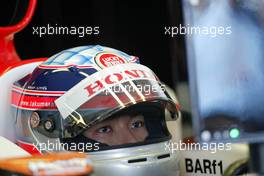 05.03.2004 Melbourne, Australia, F1, Friday, March, Takuma Sato, JPN, Lucky Strike BAR Honda, BAR006, Pitlane, Box, Garage, Practice, Formula 1 World Championship, Rd 1, Australian Grand Prix. www.xpb.cc, EMail: info@xpb.cc - copy of publication required for printed pictures. Every used picture is fee-liable. c Copyright: xpb.cc