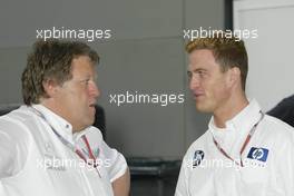 05.03.2004 Melbourne, Australia, F1, Friday, March, Norbert Haug, GER, Mercedes, Motorsport chief talks with Ralf Schumacher, GER, BMW WilliamsF1 . Formula 1 World Championship, Rd 1, Australian Grand Prix. www.xpb.cc, EMail: info@xpb.cc - copy of publication required for printed pictures. Every used picture is fee-liable. c Copyright: photo4 / xpb.cc - LEGAL NOTICE: THIS PICTURE IS NOT FOR ITALY  AND GREECE  PRINT USE, KEINE PRINT BILDNUTZUNG IN ITALIEN  UND  GRIECHENLAND!