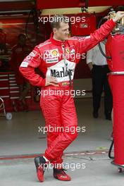 05.03.2004 Melbourne, Australia, F1, Friday, March, Michael Schumacher, GER, Scuderia Ferrari Marlboro, F2004, Pitlane, Box, Garage. Practice, Formula 1 World Championship, Rd 1, Australian Grand Prix. www.xpb.cc, EMail: info@xpb.cc - copy of publication required for printed pictures. Every used picture is fee-liable.  c Copyright: photo4 / xpb.cc - LEGAL NOTICE: THIS PICTURE IS NOT FOR ITALY  AND GREECE  PRINT USE, KEINE PRINT BILDNUTZUNG IN ITALIEN  UND  GRIECHENLAND!
