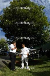05.03.2004 Melbourne, Australia, F1, Friday, March, Juan-Pablo Montoya, COL, BMW WilliamsF1 talks with Norbert Haug, GER, Mercedes, Motorsport chief. Formula 1 World Championship, Rd 1, Australian Grand Prix. www.xpb.cc, EMail: info@xpb.cc - copy of publication required for printed pictures. Every used picture is fee-liable. c Copyright: xpb.cc