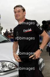 05.03.2004 Melbourne, Australia, F1, Friday, March, David Coulthard, GBR, McLaren Mercedes arrives at the circuit. Formula 1 World Championship, Rd 1, Australian Grand Prix. www.xpb.cc, EMail: info@xpb.cc - copy of publication required for printed pictures. Every used picture is fee-liable. c Copyright: xpb.cc