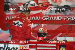 05.03.2004 Melbourne, Australia, F1, Friday, March, Michael Schumacher, GER, Scuderia Ferrari Marlboro, F2004, Pitlane, Box, Garage prepares for the practice session. Formula 1 World Championship, Rd 1, Australian Grand Prix. www.xpb.cc, EMail: info@xpb.cc - copy of publication required for printed pictures. Every used picture is fee-liable. c Copyright: xpb.cc