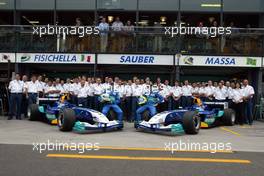 05.03.2004 Melbourne, Australia, F1, Friday, March, The Sauber team, Giancarlo Fisichella, ITA and Felipe Massa, BRA, Sauber. Formula 1 World Championship, Rd 1, Australian Grand Prix. www.xpb.cc, EMail: info@xpb.cc - copy of publication required for printed pictures. Every used picture is fee-liable. c Copyright: xpb.cc