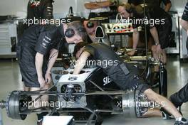 05.03.2004 Melbourne, Australia, F1, Friday, March, McLaren get their car ready for the practice session. Formula 1 World Championship, Rd 1, Australian Grand Prix. www.xpb.cc, EMail: info@xpb.cc - copy of publication required for printed pictures. Every used picture is fee-liable. c Copyright: xpb.cc