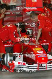 05.03.2004 Melbourne, Australia, F1, Friday, March, Michael Schumacher, GER, Scuderia Ferrari Marlboro, F2004, Pitlane, Box, Garage. Formula 1 World Championship, Rd 1, Australian Grand Prix. www.xpb.cc, EMail: info@xpb.cc - copy of publication required for printed pictures. Every used picture is fee-liable. c Copyright: xpb.cc