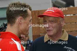 05.03.2004 Melbourne, Australia, F1, Friday, March, Michael Schumacher, GER, Ferrari talks with Niki Lauda, AUT. Formula 1 World Championship, Rd 1, Australian Grand Prix. www.xpb.cc, EMail: info@xpb.cc - copy of publication required for printed pictures. Every used picture is fee-liable. c Copyright: photo4 / xpb.cc - LEGAL NOTICE: THIS PICTURE IS NOT FOR ITALY  AND GREECE  PRINT USE, KEINE PRINT BILDNUTZUNG IN ITALIEN  UND  GRIECHENLAND!