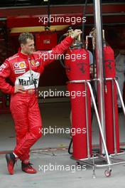 05.03.2004 Melbourne, Australia, F1, Friday, March, Michael Schumacher, GER, Scuderia Ferrari Marlboro, F2004, Pitlane, Box, Garage. Formula 1 World Championship, Rd 1, Australian Grand Prix. www.xpb.cc, EMail: info@xpb.cc - copy of publication required for printed pictures. Every used picture is fee-liable. c Copyright: photo4 / xpb.cc - LEGAL NOTICE: THIS PICTURE IS NOT FOR ITALY  AND GREECE  PRINT USE, KEINE PRINT BILDNUTZUNG IN ITALIEN  UND  GRIECHENLAND!