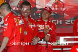 05.03.2004 Melbourne, Australia, F1, Friday, March, Practice, Michael Schumacher, GER, Scuderia Ferrari Marlboro, F2004, Pitlane, Box, Garage. Formula 1 World Championship, Rd 1, Australian Grand Prix. www.xpb.cc, EMail: info@xpb.cc - copy of publication required for printed pictures. Every used picture is fee-liable.  c Copyright: photo4 / xpb.cc - LEGAL NOTICE: THIS PICTURE IS NOT FOR ITALY  AND GREECE  PRINT USE, KEINE PRINT BILDNUTZUNG IN ITALIEN  UND  GRIECHENLAND!