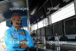 05.03.2004 Melbourne, Australia, F1, Friday, March, Flavio Briatore, ITA, Renault, Teamchief, Managing Director, Portrait, at the pitwall, Practice, Formula 1 World Championship, Rd 1, Australian Grand Prix. www.xpb.cc, EMail: info@xpb.cc - copy of publication required for printed pictures. Every used picture is fee-liable. c Copyright: xpb.cc