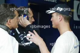05.03.2004 Melbourne, Australia, F1, Friday, March, Practice, Ralf Schumacher, GER, BMW WilliamsF1 Team, FW26, Pitlane, Box, Garage and Mario Theissen, Dr., GER, BMW Motorsport Director. Formula 1 World Championship, Rd 1, Australian Grand Prix. www.xpb.cc, EMail: info@xpb.cc - copy of publication required for printed pictures. Every used picture is fee-liable. c Copyright: xpb.cc
