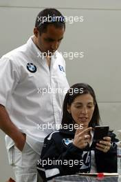 05.03.2004 Melbourne, Australia, F1, Friday, March, Juan-Pablo Montoya, COL, BMW WilliamsF1 and Connie Montoya, Wife of Juan Pablo Montoya, who is still playing on her Nintendo gameboy. Formula 1 World Championship, Rd 1, Australian Grand Prix. www.xpb.cc, EMail: info@xpb.cc - copy of publication required for printed pictures. Every used picture is fee-liable. c Copyright: xpb.cc