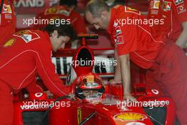 05.03.2004 Melbourne, Australia, F1, Friday, March, Michael Schumacher, GER, FerraMichael Schumacher, GER, Scuderia Ferrari Marlboro, F2004, Pitlane, Box, Garage. Formula 1 World Championship, Rd 1, Australian Grand Prix. www.xpb.cc, EMail: info@xpb.cc - copy of publication required for printed pictures. Every used picture is fee-liable. c Copyright: xpb.cc