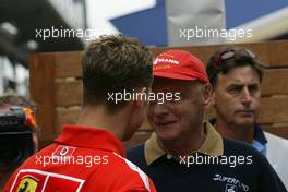 05.03.2004 Melbourne, Australia, F1, Friday, March, Michael Schumacher, GER, Ferrari talks with Niki Lauda, AUT. Practice, Formula 1 World Championship, Rd 1, Australian Grand Prix. www.xpb.cc, EMail: info@xpb.cc - copy of publication required for printed pictures. Every used picture is fee-liable.  c Copyright: photo4 / xpb.cc - LEGAL NOTICE: THIS PICTURE IS NOT FOR ITALY  AND GREECE  PRINT USE, KEINE PRINT BILDNUTZUNG IN ITALIEN  UND  GRIECHENLAND!