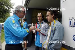 05.03.2004 Melbourne, Australia, F1, Friday, March, Flavio Briatore, ITA, Renault, Teamchief, Managing Director with Fernando Alonso, ESP, Renault F1 Team and Jarno Trulli, ITA, Renault F1 Team . Formula 1 World Championship, Rd 1, Australian Grand Prix. www.xpb.cc, EMail: info@xpb.cc - copy of publication required for printed pictures. Every used picture is fee-liable. c Copyright: photo4 / xpb.cc - LEGAL NOTICE: THIS PICTURE IS NOT FOR ITALY  AND GREECE  PRINT USE, KEINE PRINT BILDNUTZUNG IN ITALIEN  UND  GRIECHENLAND!