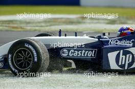05.03.2004 Melbourne, Australia, F1, Friday, March, Practice, Juan-Pablo Montoya, COL, Juan Pablo, BMW WilliamsF1 Team, FW26, Action, goes off the track and onto the grass.Formula 1 World Championship, Rd 1, Australian Grand Prix. www.xpb.cc, EMail: info@xpb.cc - copy of publication required for printed pictures. Every used picture is fee-liable.  c Copyright: photo4 / xpb.cc - LEGAL NOTICE: THIS PICTURE IS NOT FOR ITALY  AND GREECE  PRINT USE, KEINE PRINT BILDNUTZUNG IN ITALIEN  UND  GRIECHENLAND!