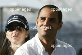05.03.2004 Melbourne, Australia, F1, Friday, March, Juan-Pablo Montoya, COL, BMW WilliamsF1 and Connie Montoya, Wife of Juan Pablo Montoya. Formula 1 World Championship, Rd 1, Australian Grand Prix. www.xpb.cc, EMail: info@xpb.cc - copy of publication required for printed pictures. Every used picture is fee-liable. c Copyright: xpb.cc
