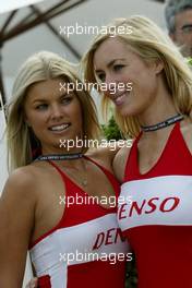 05.03.2004 Melbourne, Australia, F1, Friday, March, Denso Girls. Formula 1 World Championship, Rd 1, Australian Grand Prix. www.xpb.cc, EMail: info@xpb.cc - copy of publication required for printed pictures. Every used picture is fee-liable. c Copyright: photo4 / xpb.cc - LEGAL NOTICE: THIS PICTURE IS NOT FOR ITALY  AND GREECE  PRINT USE, KEINE PRINT BILDNUTZUNG IN ITALIEN  UND  GRIECHENLAND!