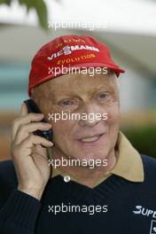 05.03.2004 Melbourne, Australia, F1, Friday, March, Niki Lauda, AUT, on his mobile phone. Formula 1 World Championship, Rd 1, Australian Grand Prix. www.xpb.cc, EMail: info@xpb.cc - copy of publication required for printed pictures. Every used picture is fee-liable. c Copyright: photo4 / xpb.cc - LEGAL NOTICE: THIS PICTURE IS NOT FOR ITALY  AND GREECE  PRINT USE, KEINE PRINT BILDNUTZUNG IN ITALIEN  UND  GRIECHENLAND!