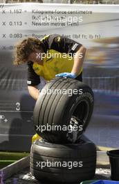 05.03.2004 Melbourne, Australia, F1, Friday, March, Carlos, Jordan Truckie cleans the tyres.Formula 1 World Championship, Rd 1, Australian Grand Prix. www.xpb.cc, EMail: info@xpb.cc - copy of publication required for printed pictures. Every used picture is fee-liable. c Copyright: xpb.cc