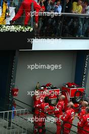 07.03.2004 Melbourne, Australia, F1, Sunday, March, Podium, Michael Schumacher, GER, Ferrari, Formula 1 World Championship, Rd 1, Australian Grand Prix. www.xpb.cc, EMail: info@xpb.cc - copy of publication required for printed pictures. Every used picture is fee-liable. c Copyright: reporter images / xpb.cc - LEGAL NOTICE: THIS PICTURE IS NOT FOR GREECE PRINT USE, KEINE PRINT BILDNUTZUNG IN GRIECHENLAND!