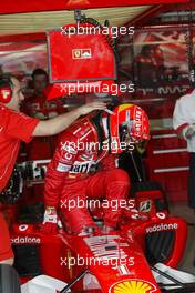 06.03.2004 Melbourne, Australia, F1, Saturday, March, Michael Schumacher, GER, Scuderia Ferrari Marlboro, F2004, Pitlane, Box, Garage. Formula 1 World Championship, Rd 1, Australian Grand Prix Practice.  www.xpb.cc, EMail: info@xpb.cc - copy of publication required for printed pictures. Every used picture is fee-liable.c Copyright: photo4 / xpb.cc - LEGAL NOTICE: THIS PICTURE IS NOT FOR ITALY  AND GREECE  PRINT USE, KEINE PRINT BILDNUTZUNG IN ITALIEN  UND  GRIECHENLAND!