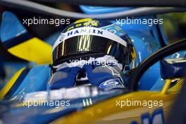 06.03.2004 Melbourne, Australia, F1, Saturday, March, Practice,  Jarno Trulli, ITA, Mild Seven Renault F1 Team, R24, Pitlane, Box, Garage wipes the sweat from his face. Formula 1 World Championship, Rd 1, Australian Grand Prix. www.xpb.cc, EMail: info@xpb.cc - copy of publication required for printed pictures. Every used picture is fee-liable. c Copyright: xpb.cc