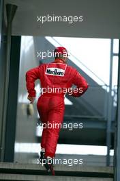 06.03.2004 Melbourne, Australia, F1, Saturday, March, Michael Schumacher, GER, Ferrari runs to the press conference.. Formula 1 World Championship, Rd 1, Australian Grand Prix. www.xpb.cc, EMail: info@xpb.cc - copy of publication required for printed pictures. Every used picture is fee-liable. c Copyright: Kucera / xpb.cc - LEGAL NOTICE: THIS PICTURE IS NOT FOR AUSTRIA PRINT USE, KEINE PRINT BILDNUTZUNG IN OESTERREICH!