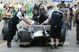 06.03.2004 Melbourne, Australia, F1, Saturday, March, Practice, Ralf Schumacher, GER, BMW WilliamsF1 Team, FW26, Action, Track gets pushed back into the garage. Formula 1 World Championship, Rd 1, Australian Grand Prix. www.xpb.cc, EMail: info@xpb.cc - copy of publication required for printed pictures. Every used picture is fee-liable. c Copyright: xpb.cc